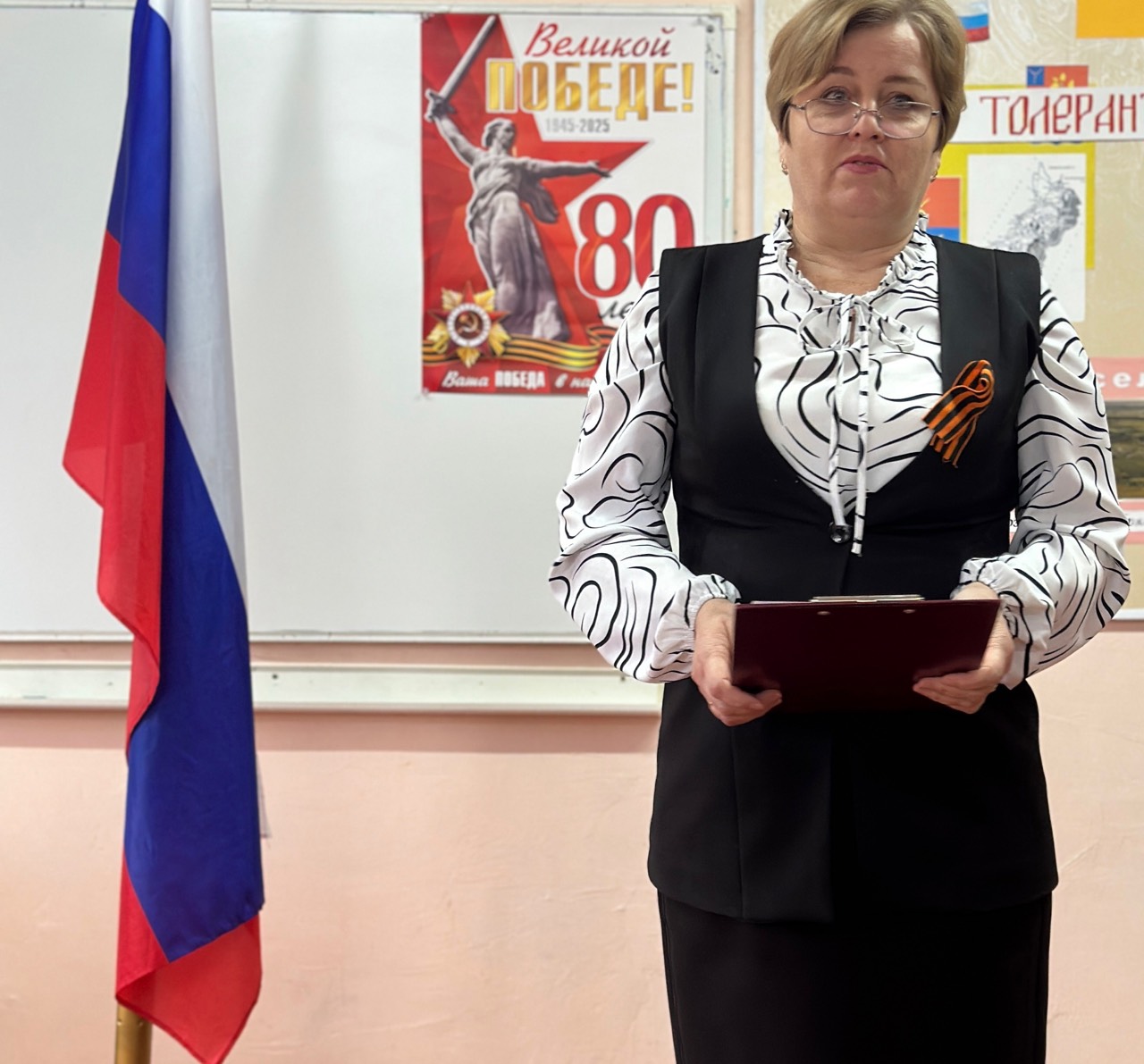 Школьный конкурс чтецов «ПОЭЗИЯ ВОЙНЫ СВЯЩЕННОЙ», посвященный 80-летию ВЕЛИКОЙ ПОБЕДЫ!.